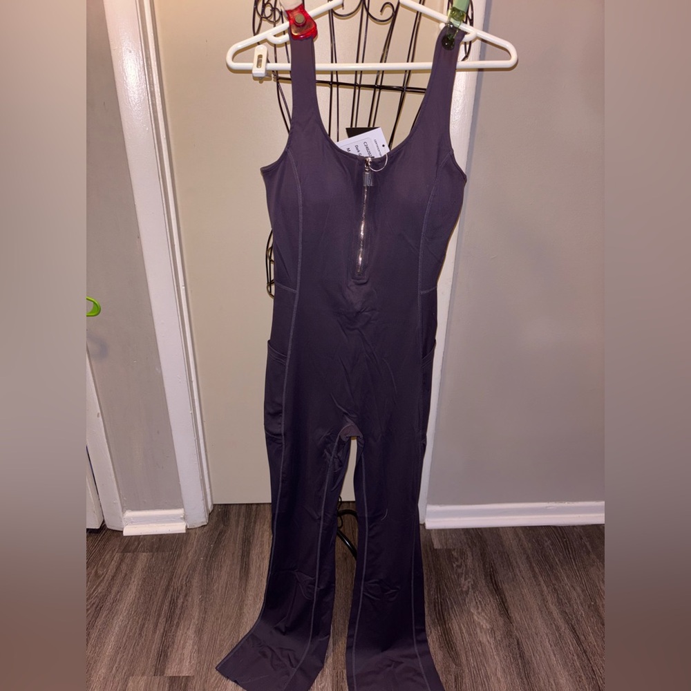 Womens Flare Jumpsuit with Bra Tummy Control..moisture wicking..(NWT)med..grey